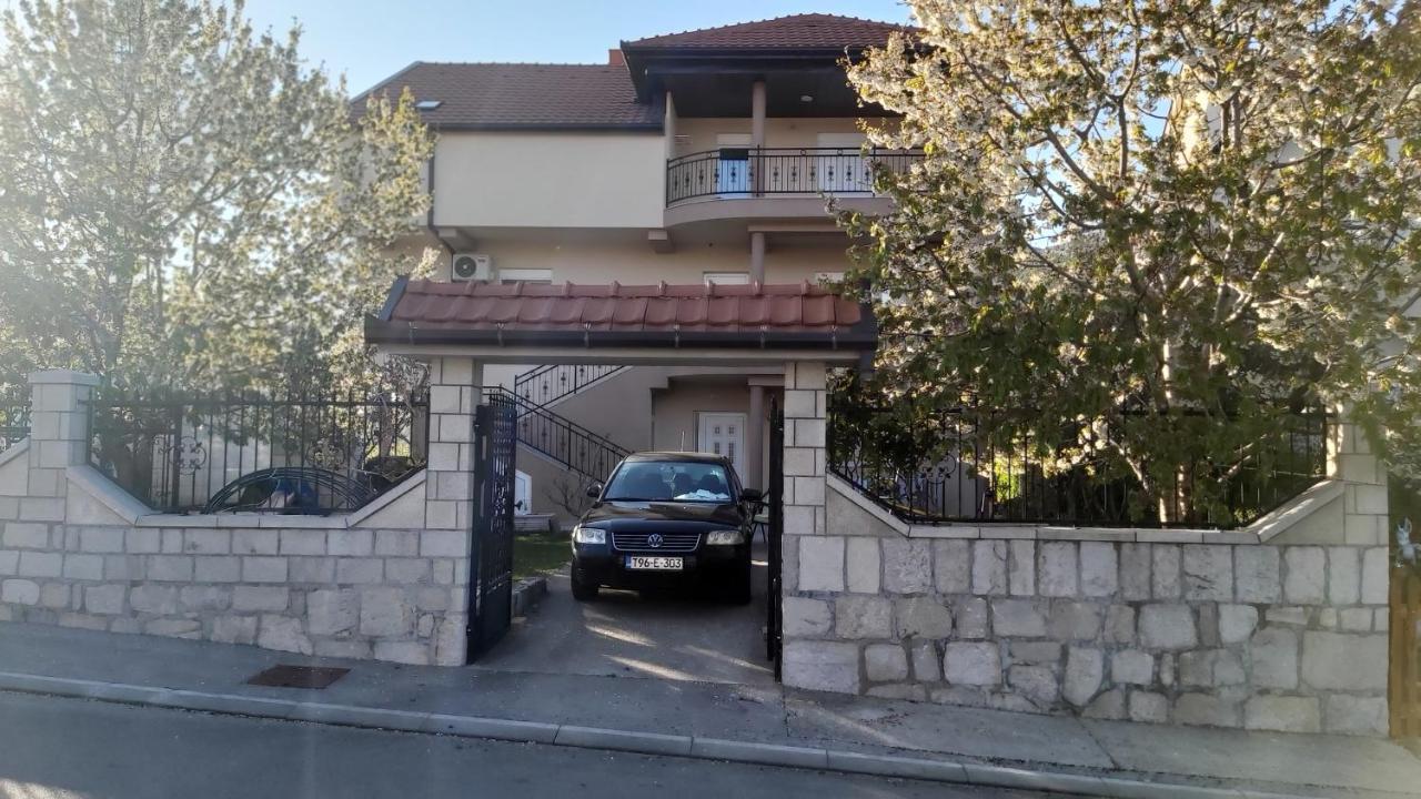 Apartments Pravica Требинье Экстерьер фото